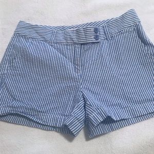 Vineyard Vines blue and white shorts